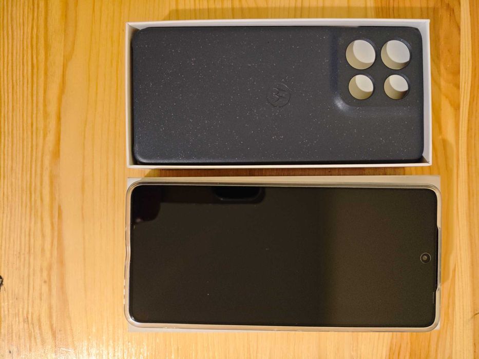 Продавам Нов Телефон Motorola G86 5G