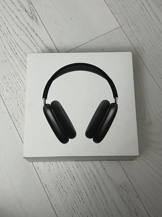 Продаю AirPods Max