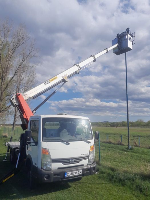 Рязане на дървета с автовишка