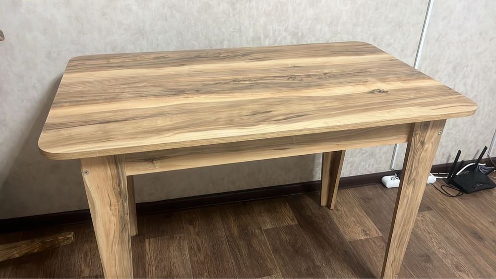 Продам стол обеденный