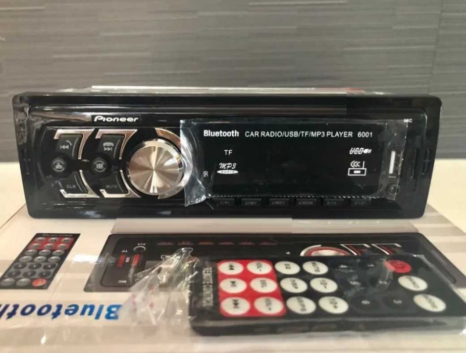 Авторадио / касетофон с USB/AUX /FM и Bluetoothа за кола PIONEER