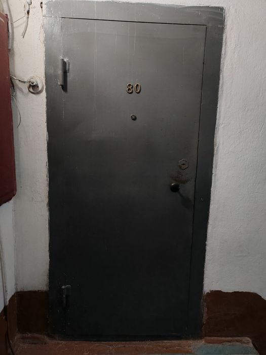 Продам железный дверь срочно