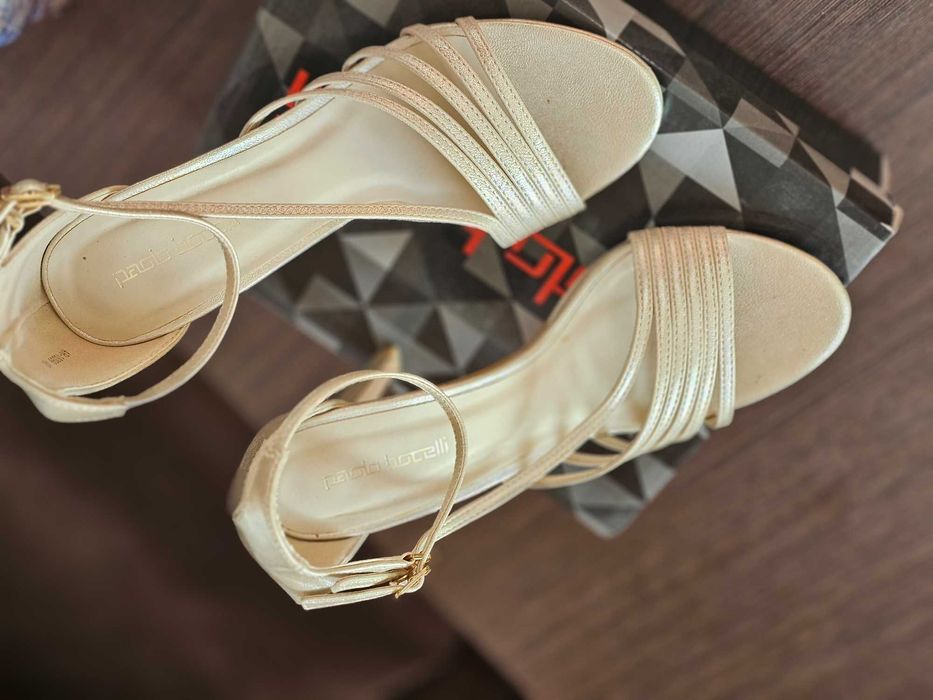 Продавам официални сандали  Paollo Boticelli