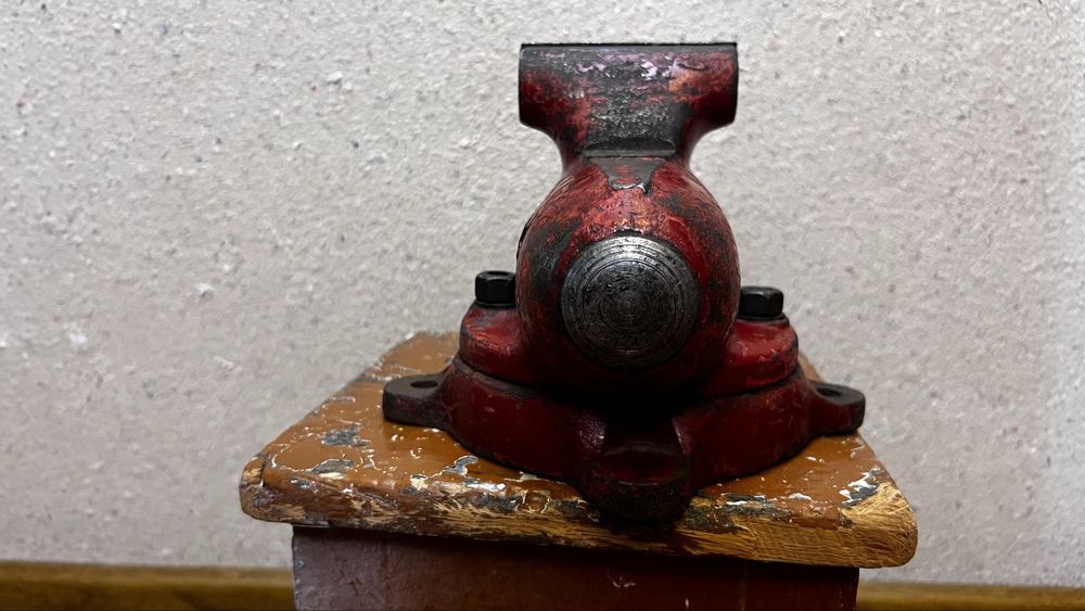 Продам раритетные тиски толи Чехия толи Корея