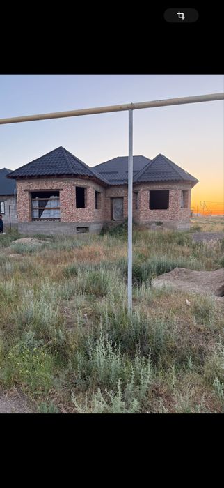 Продаетя срочно кирпичный недостроенный дом