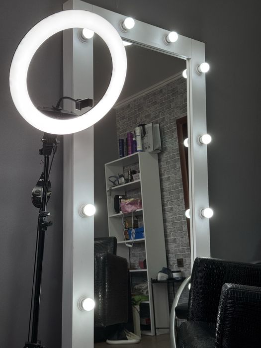 Продам зеркало с лампочками