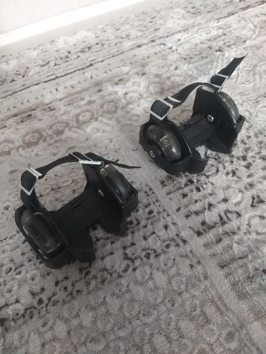 Продам ролики со светящими колёсами