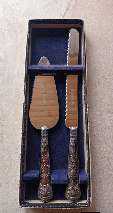 Set cuțit pentru pâine și paletă pentru tort cu mânere din argint sterling 925