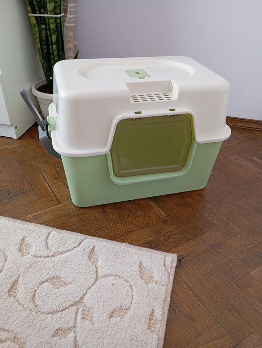 Закрита котешка тоалетна