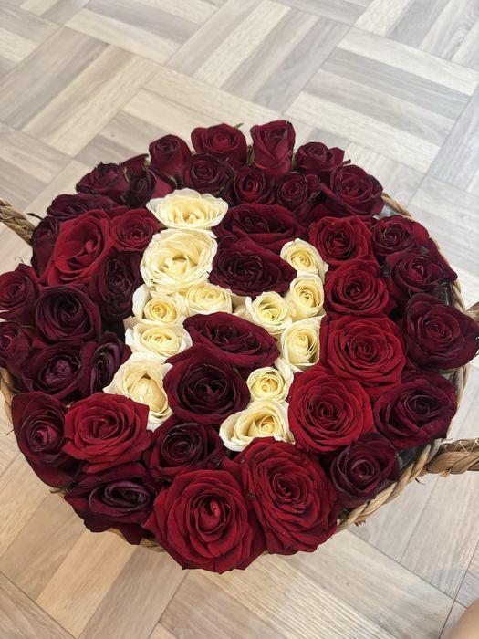 Букет из 51 розы с буквой Н