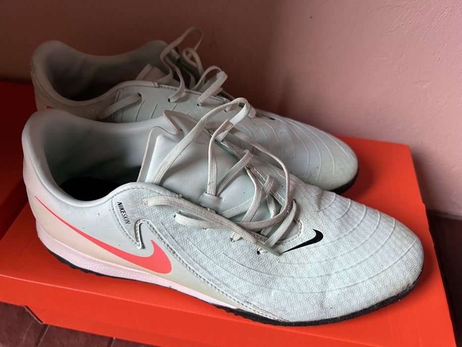 adidasi fotbal baieti marimea  39-40