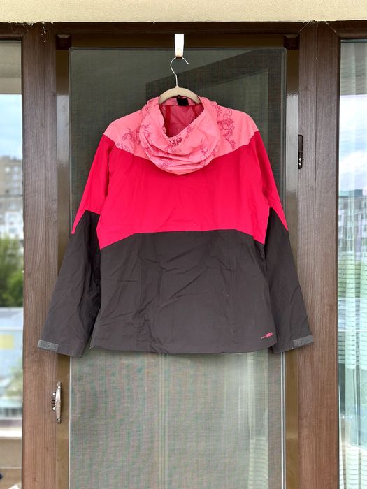 Дамско яке / ветровка Helly Hansen (HellyTech) - размер L, Отлично състояние / Водоустойчиво