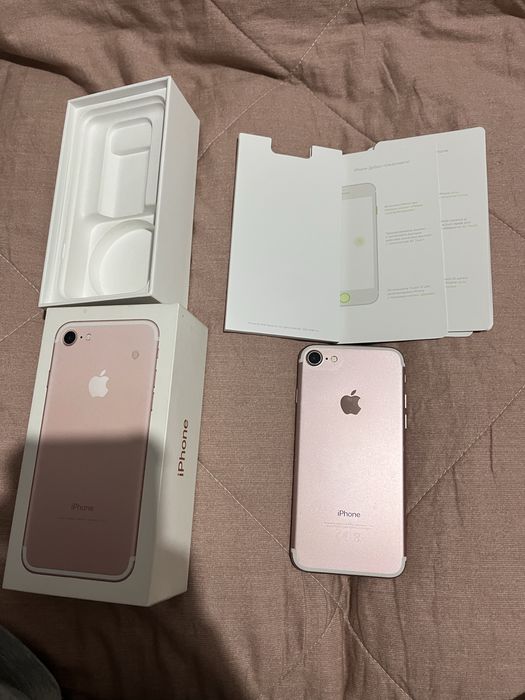 телефон Apple IPhone 7