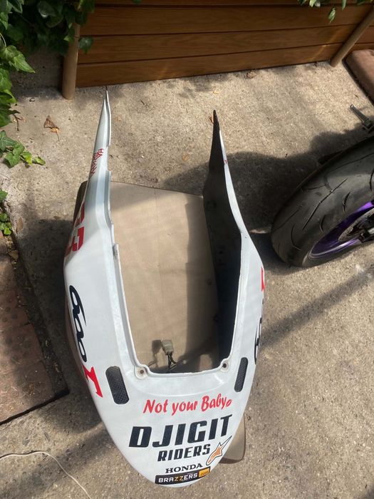 Части  за Хонда ф4i \ Honda f4i седалка опашка стоп ауспух
