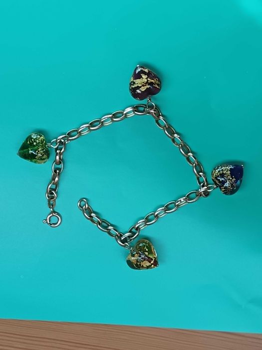 Златна 14к 585 italy гривна с сърца от мурано и златни люспи