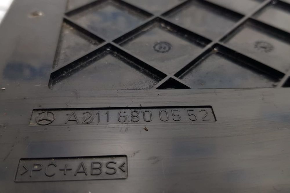 Magazie CD A2116800552, 2116800552, A 211 680 05 52 Mercedes E-Class W211 2002-2009