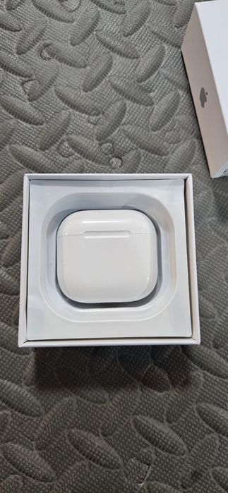Vand airpods seria 4 noi noute