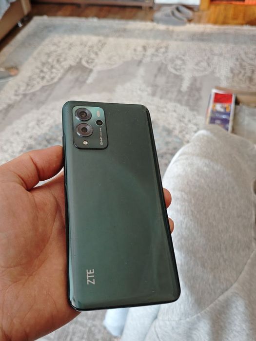 Продам телефон ZTE Blade V40 Pro