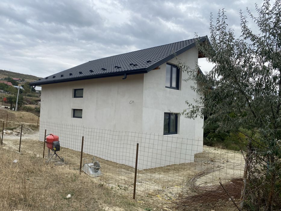 Casa 4 camere de vanzare