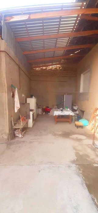 Ховли сотилади Режалар У/н ЕР! 3 хона Уй б/н  7 сотик Кибрай  рн