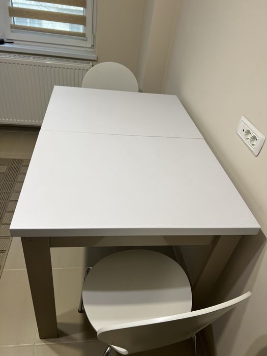 Masa Bucatarie Extensibila cu 2 scaune Albe tot Nou