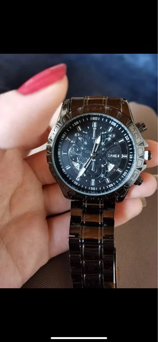 Мъжки кварцов часовник и дата и 1бр гривна