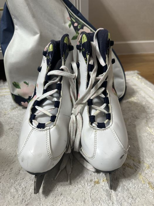 Продам коньки женские