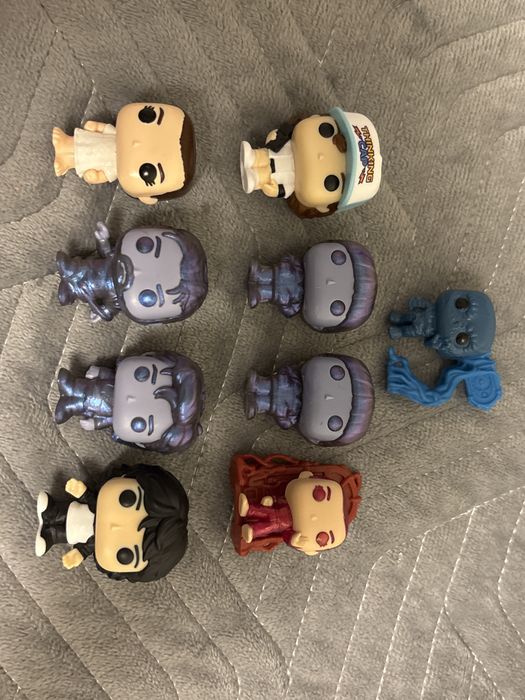 продаю фигурки очень странные дела