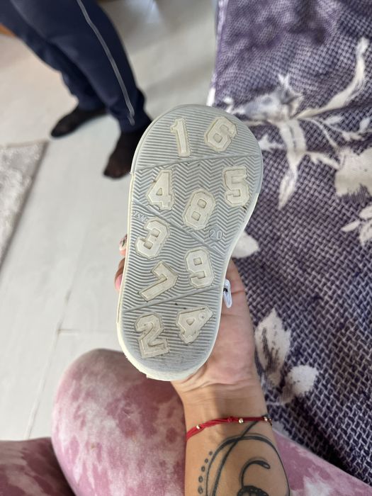 Бебешки кецове на ,, Колев и Колев”