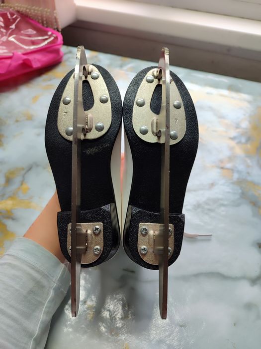 Коньки фигурные 29р (18,5см)