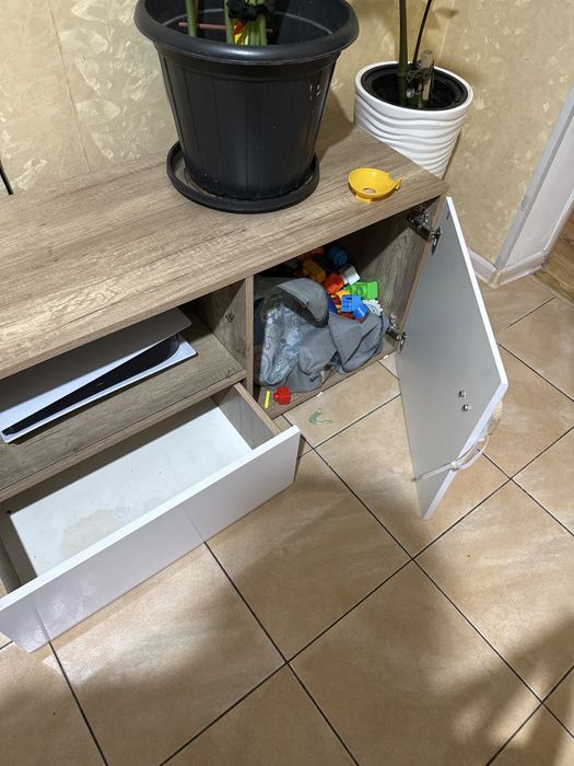 Тумбо под телевизор