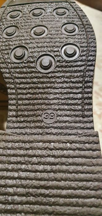 Продаются кожаные ботинки