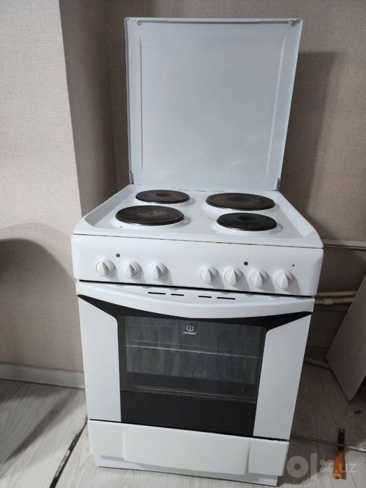 Прдается электро плита indesit