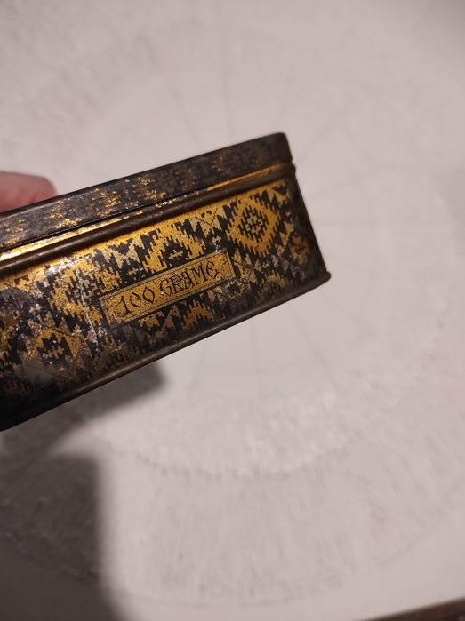 Cutie Vechie tutun regalista Tutun Regal