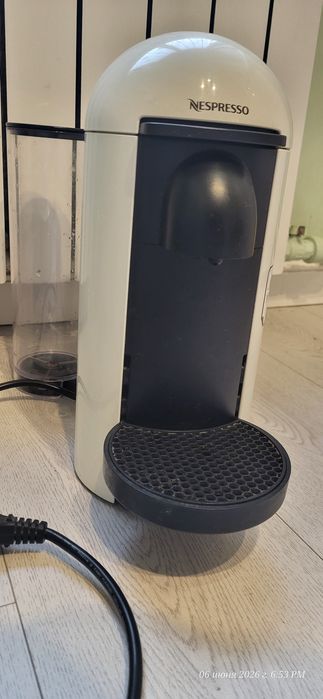 Кофемашина Nespresso vertuo plus
