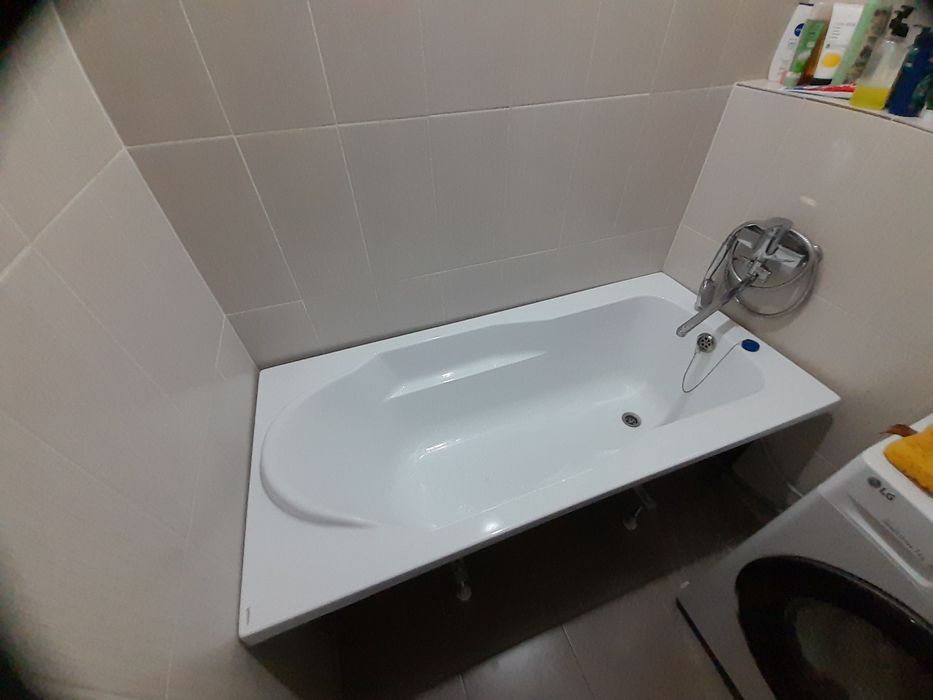 Продаю акриловую ванну