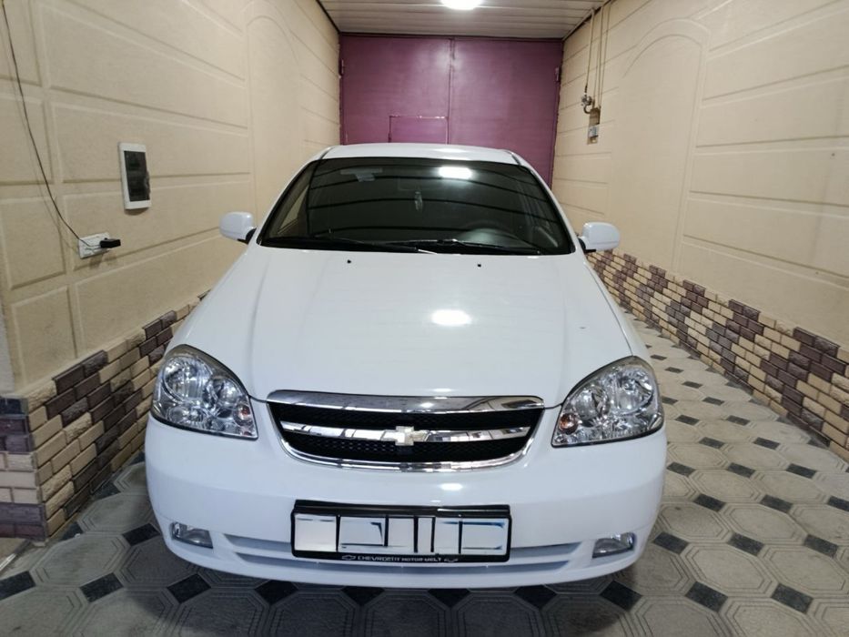 Продам Lacetti 1.8  2 поз