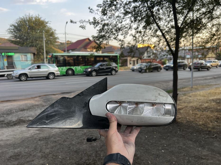 продам зеркало w208 clk 2001