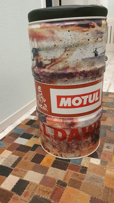 Vând scaun tineret.