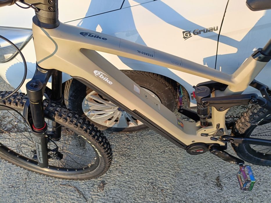 Bicicleta electrica full suspension Cube