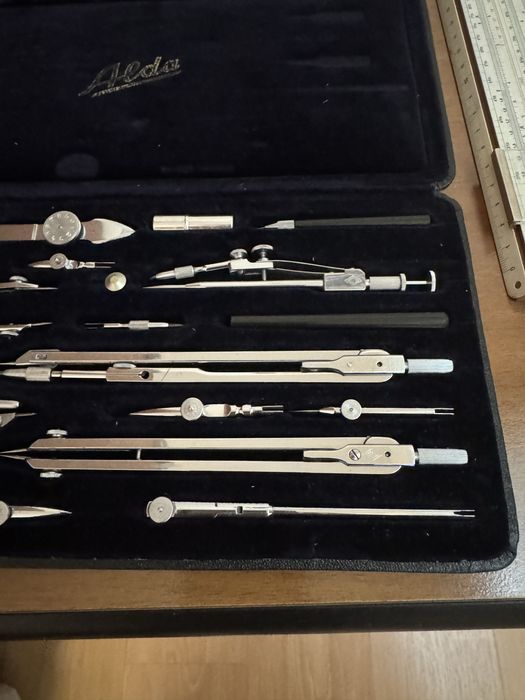 Антикварни чертожни инструменти