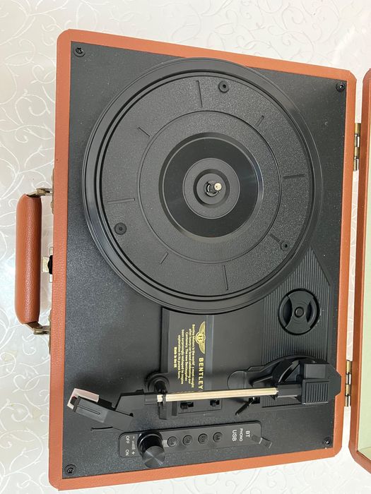 Продам новый проигрыватель Bentley!