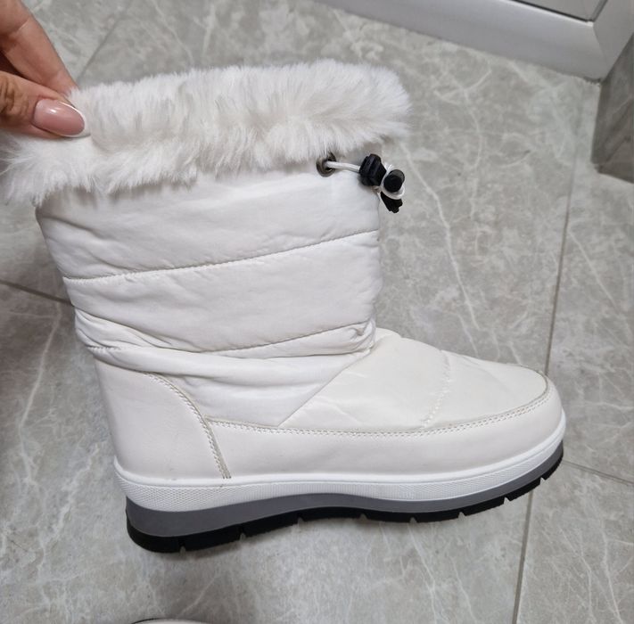 Бели зимни апрески