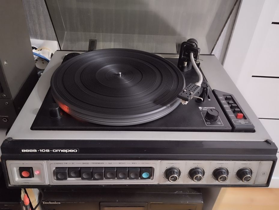 Проигрыватель винила Вега 108 стерео