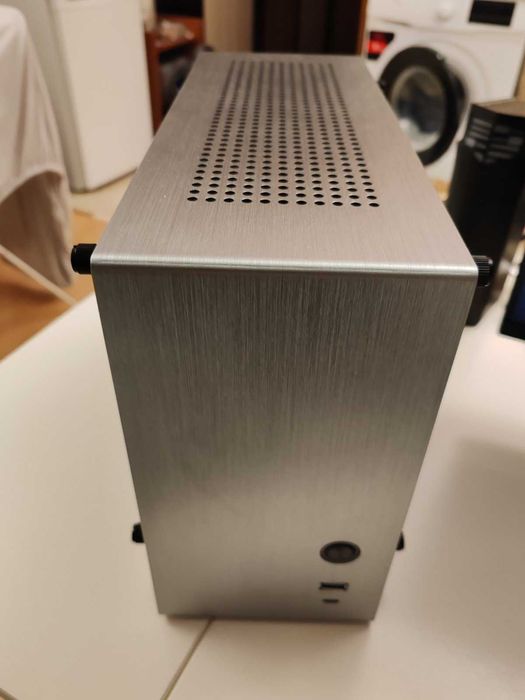 Mini ITX PC,RX 9700XT, 32Gb 6400Mhz, ryzen 7 7800x3d, 850w PSU )