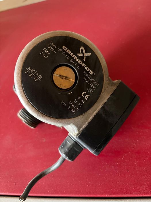Pompă grundfos  recirculare apa centrală pe gaz