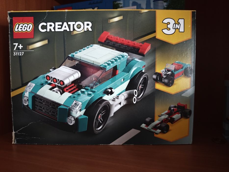LEGO Creator 3in1: Street Racer 

Setul este într-o stare e
