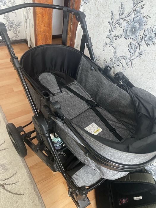 Продам коляску за 5 тыс окончательно самовывоз