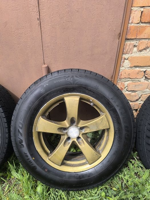 Продам резину Goform W705 215/70 R16