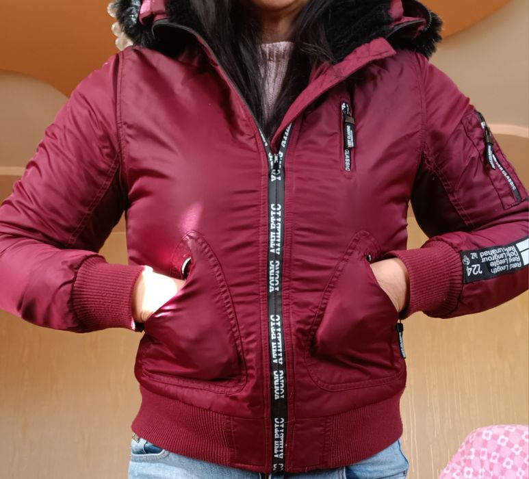 Дамско спортно яке